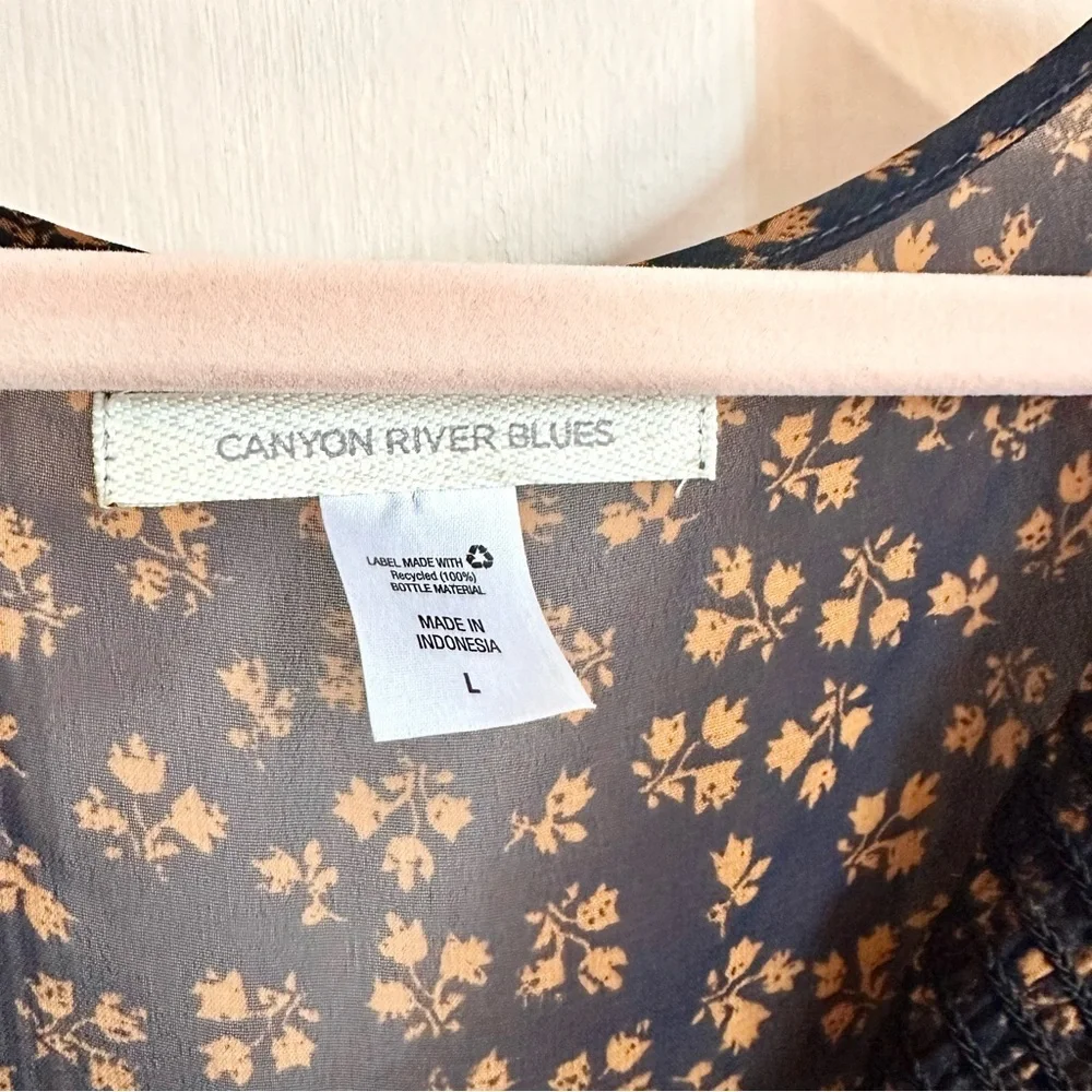 Semi sheer floral canyon river blues top - Picture 3 of 4